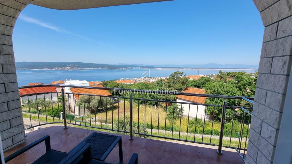 Opportunità di investimento – Casa con appartamenti e piscina a Crikvenica