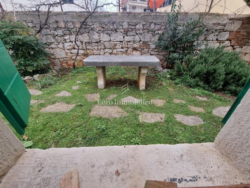 Poreč - casa in pietra con due appartamenti separati, vicino al mare