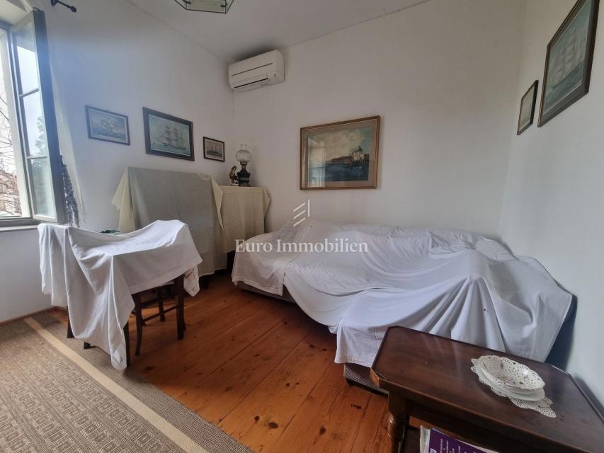Poreč - casa in pietra con due appartamenti separati, vicino al mare