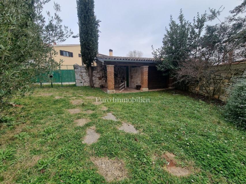 Poreč - casa in pietra con due appartamenti separati, vicino al mare