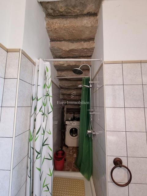 Poreč - casa in pietra con due appartamenti separati, vicino al mare