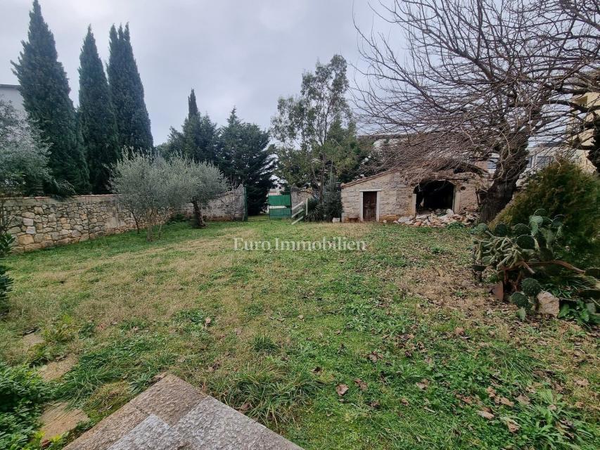 Poreč - casa in pietra con due appartamenti separati, vicino al mare