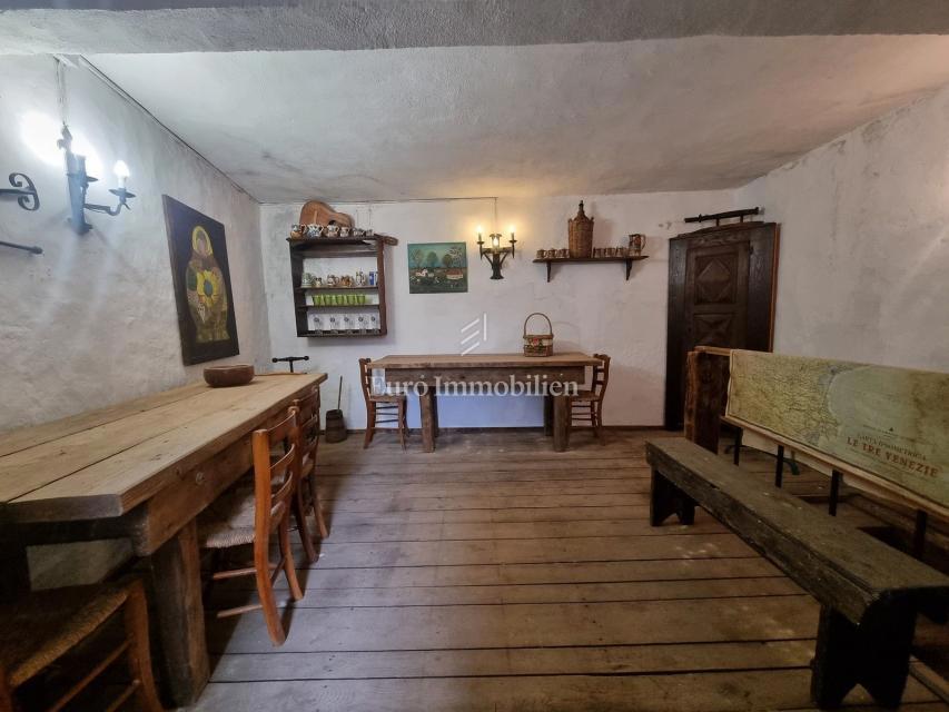 Poreč - casa in pietra con due appartamenti separati, vicino al mare