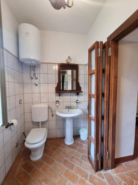 Poreč - casa in pietra con due appartamenti separati, vicino al mare