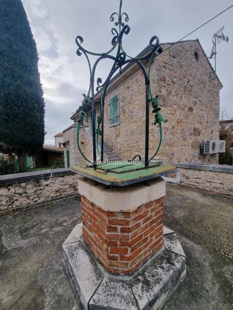 Poreč - casa in pietra con due appartamenti separati, vicino al mare