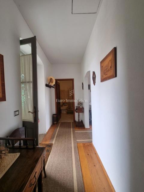 Poreč - casa in pietra con due appartamenti separati, vicino al mare