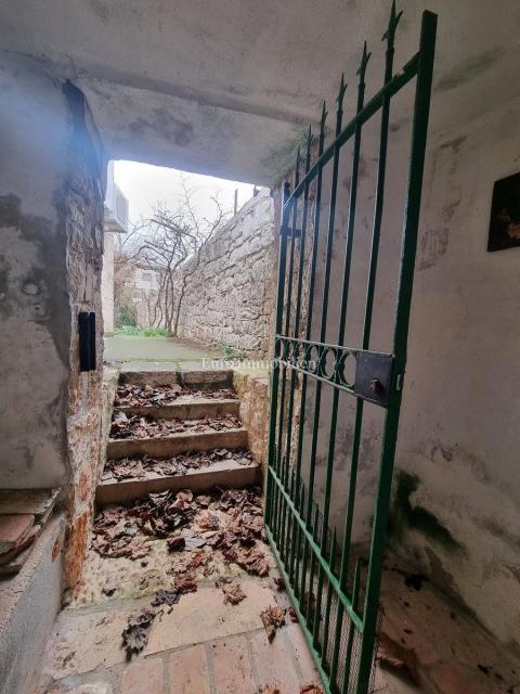 Poreč - casa in pietra con due appartamenti separati, vicino al mare