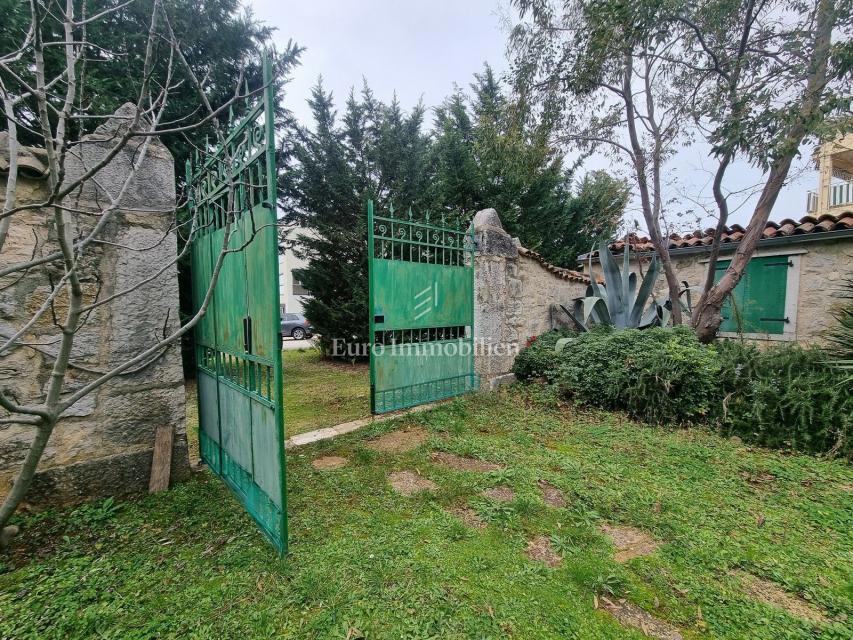 Poreč - casa in pietra con due appartamenti separati, vicino al mare