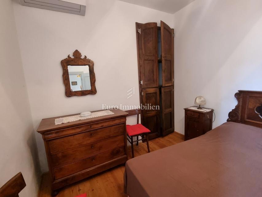 Poreč - casa in pietra con due appartamenti separati, vicino al mare