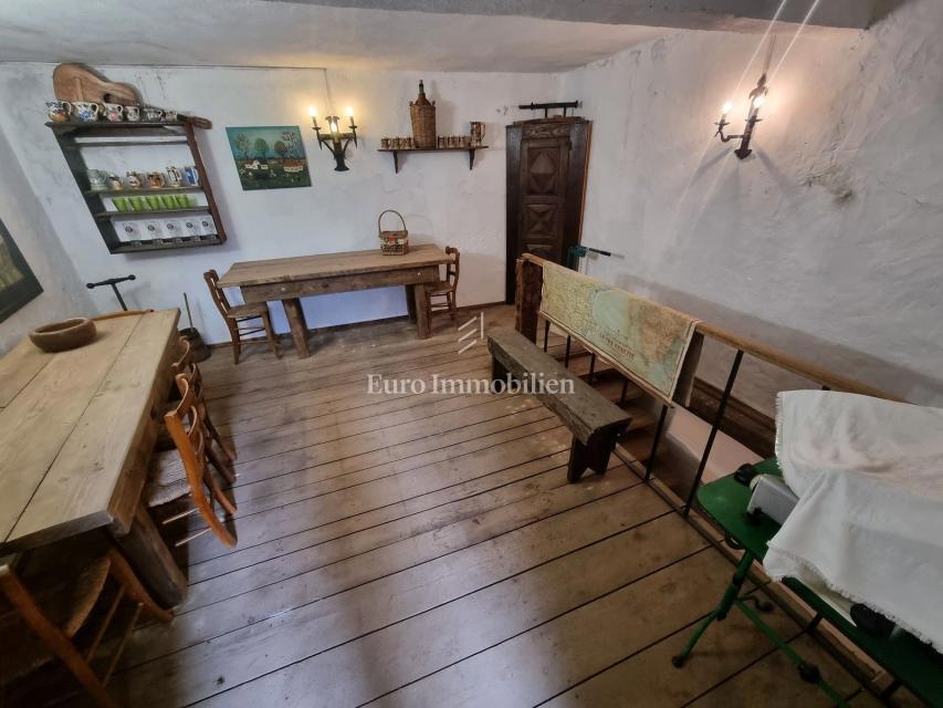 Poreč - casa in pietra con due appartamenti separati, vicino al mare