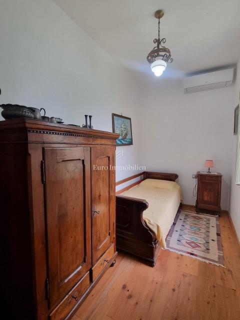 Poreč - casa in pietra con due appartamenti separati, vicino al mare