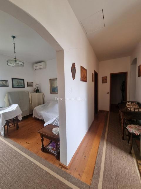 Poreč - casa in pietra con due appartamenti separati, vicino al mare