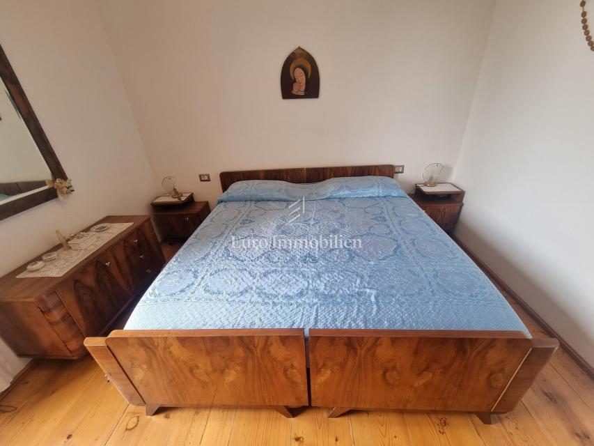 Poreč - casa in pietra con due appartamenti separati, vicino al mare