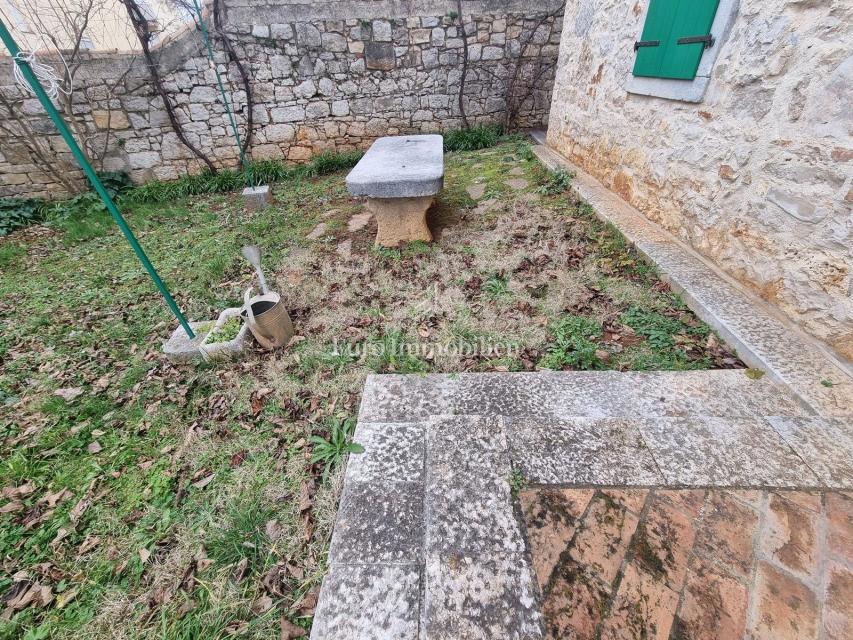 Poreč - casa in pietra con due appartamenti separati, vicino al mare