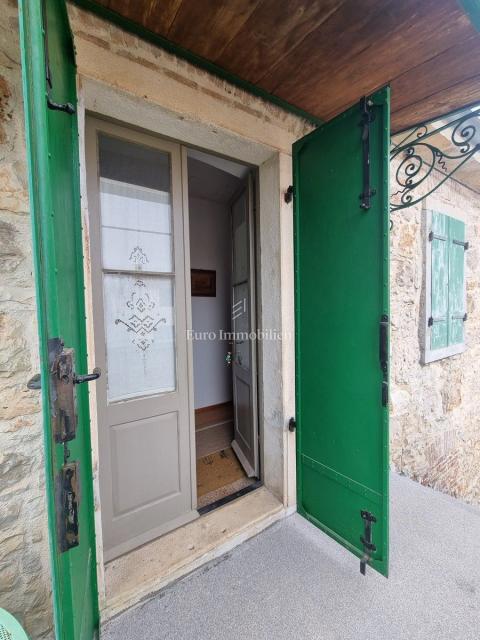 Poreč - casa in pietra con due appartamenti separati, vicino al mare