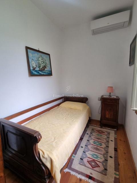 Poreč - casa in pietra con due appartamenti separati, vicino al mare