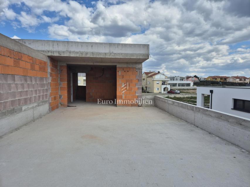 Bellissimo appartamento in un nuovo edificio, vista mare