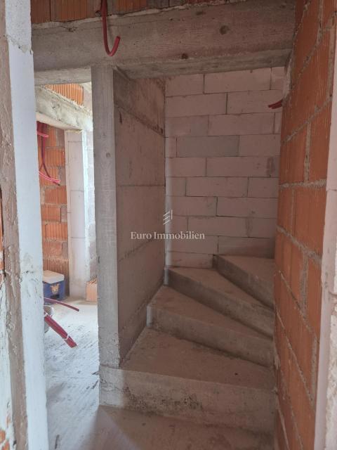 Bellissimo appartamento in un nuovo edificio, vista mare