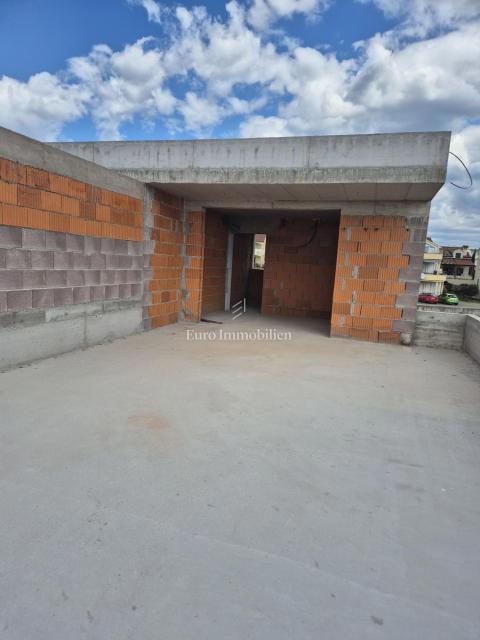 Bellissimo appartamento in un nuovo edificio, vista mare