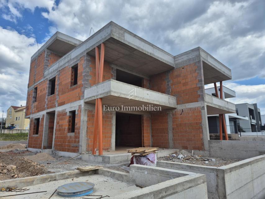 Bellissimo appartamento in un nuovo edificio, vista mare