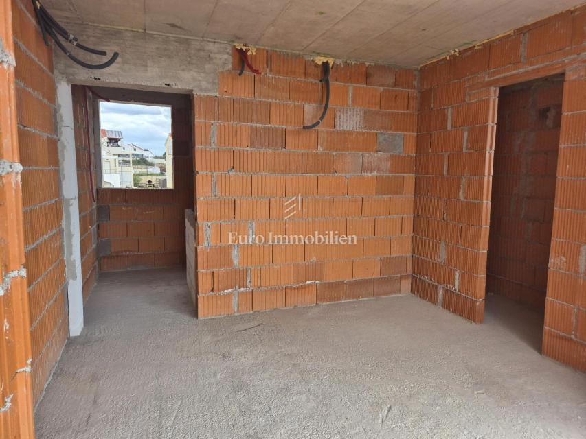 Bellissimo appartamento in un nuovo edificio, vista mare