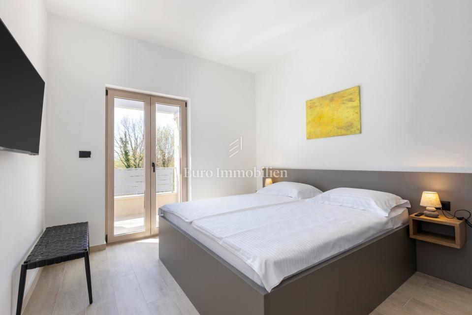 Labin - nuova villa con piscina, posizione tranquilla