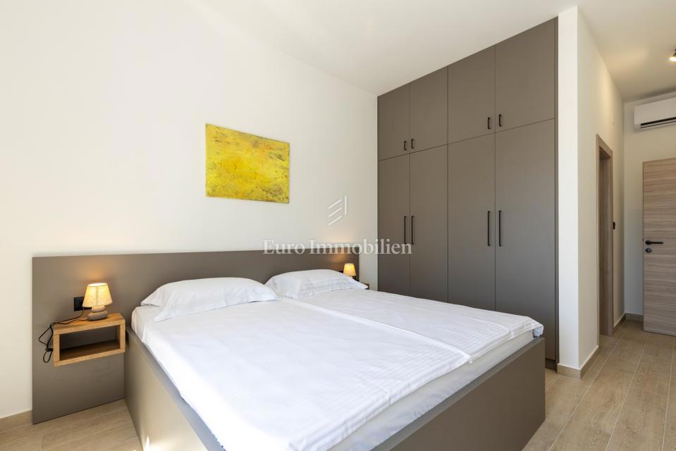 Labin - nuova villa con piscina, posizione tranquilla