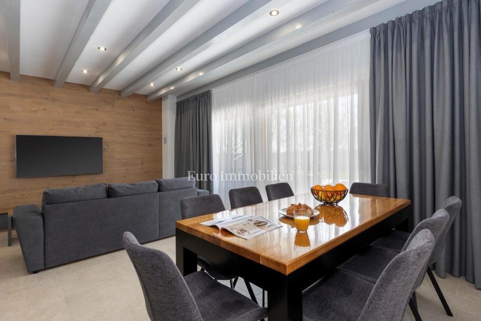 Labin - nuova villa con piscina, posizione tranquilla