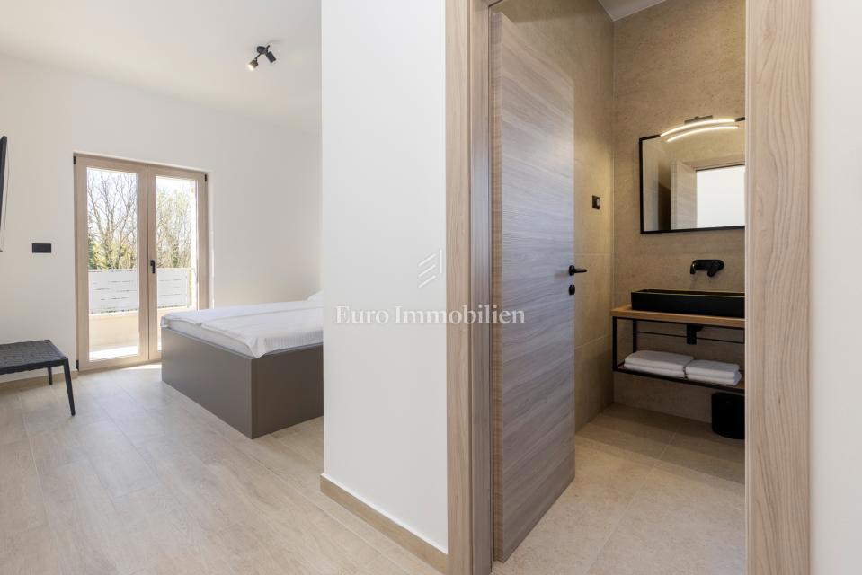 Labin - nuova villa con piscina, posizione tranquilla