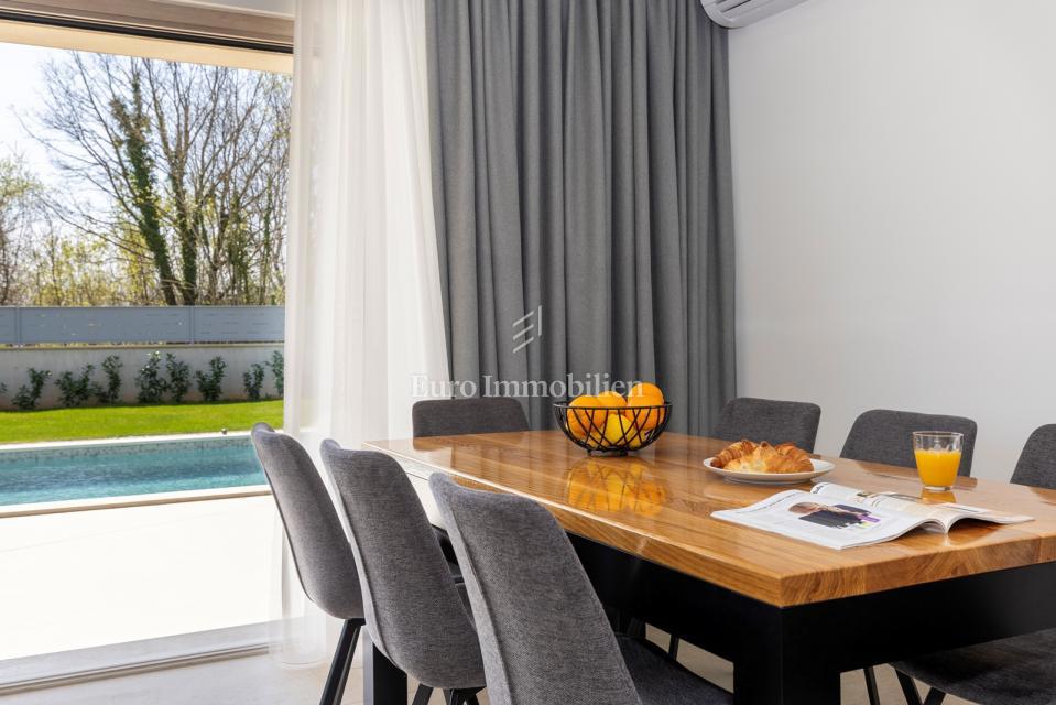 Labin - nuova villa con piscina, posizione tranquilla