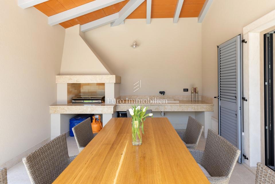 Labin - nuova villa con piscina, posizione tranquilla