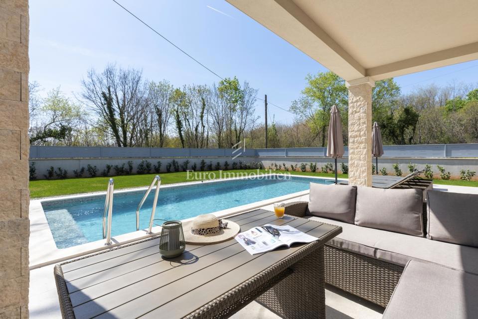 Labin - nuova villa con piscina, posizione tranquilla