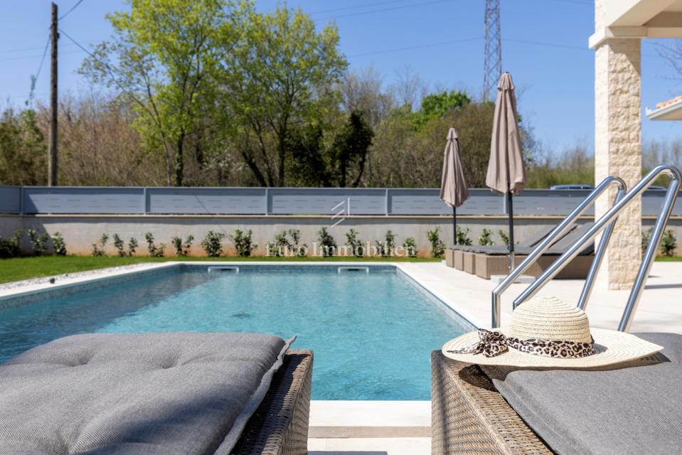 Labin - nuova villa con piscina, posizione tranquilla