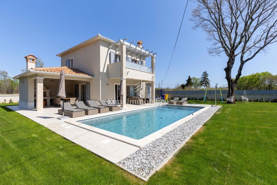 Labin - nuova villa con piscina, posizione tranquilla