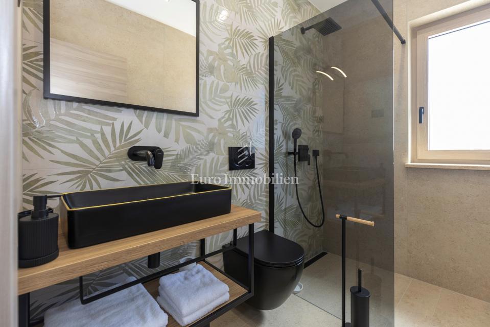 Labin - nuova villa con piscina, posizione tranquilla