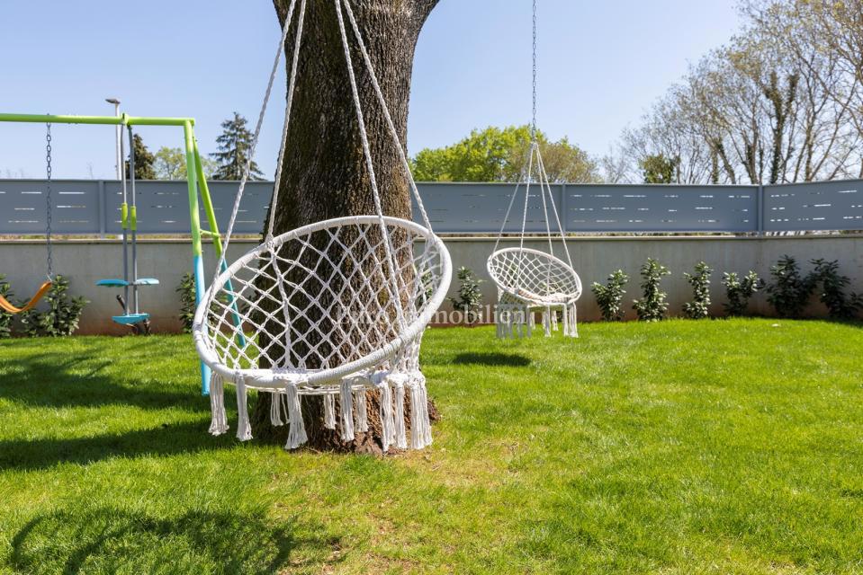 Labin - nuova villa con piscina, posizione tranquilla