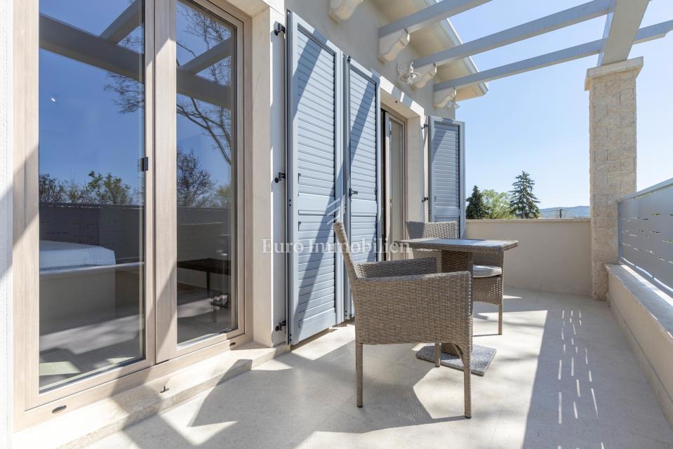 Labin - nuova villa con piscina, posizione tranquilla