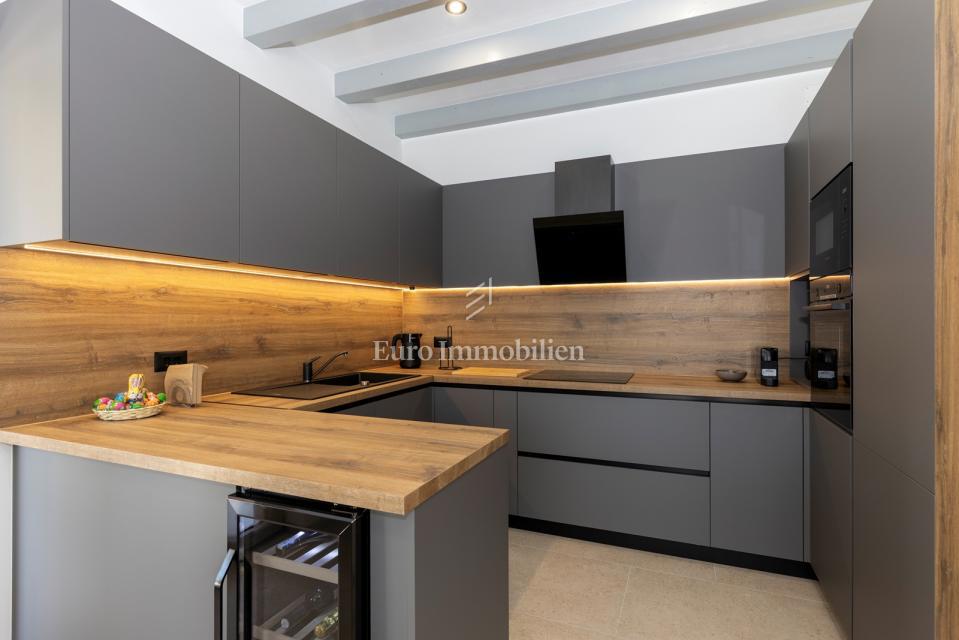 Labin - nuova villa con piscina, posizione tranquilla