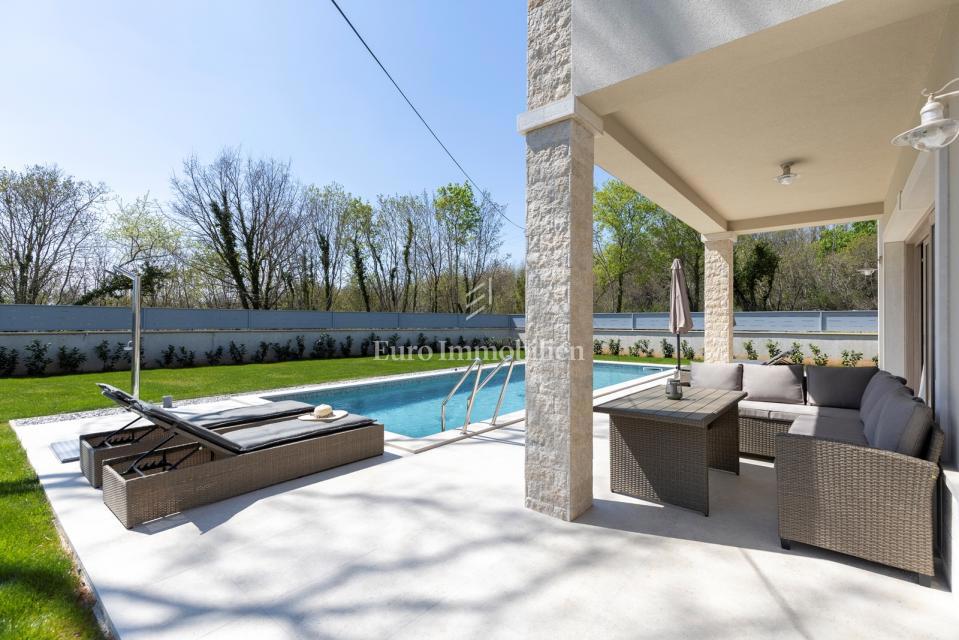 Labin - nuova villa con piscina, posizione tranquilla