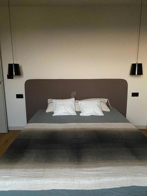 Buje - casa in pietra nel cuore della città