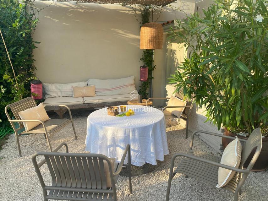 Buje - casa in pietra nel cuore della città