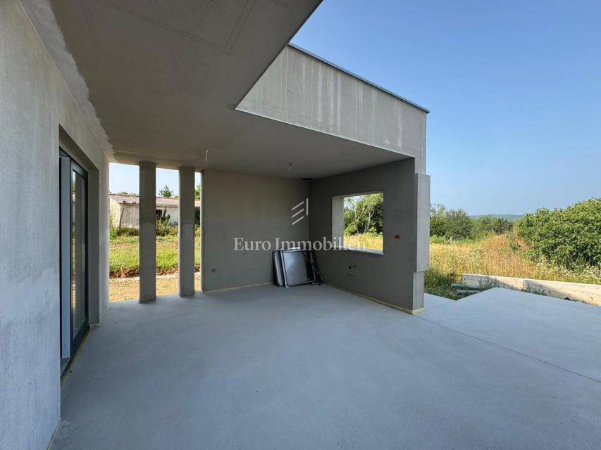 Labin - nuovo edificio con piscina