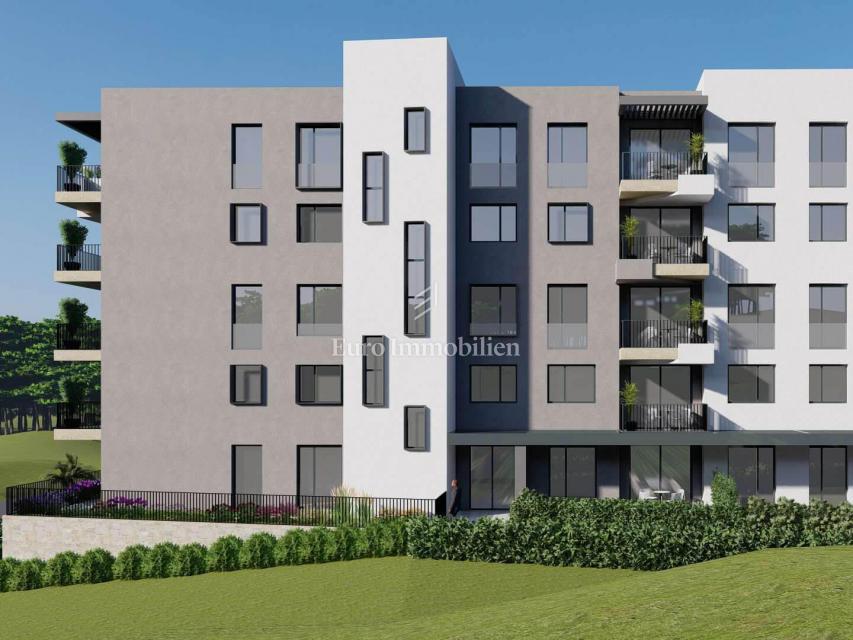 Makarska - nuovo edificio in una posizione attraente