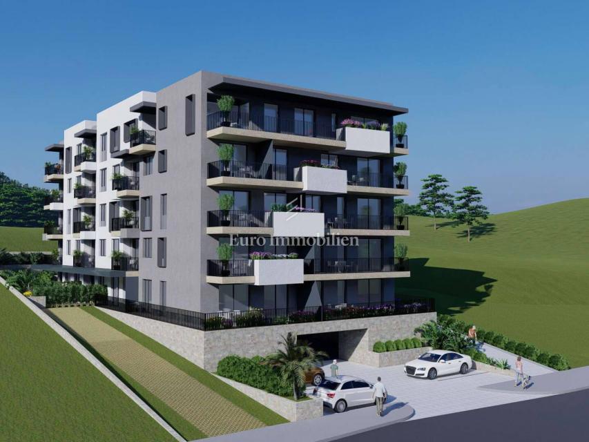 Makarska - nuovo edificio in una posizione attraente