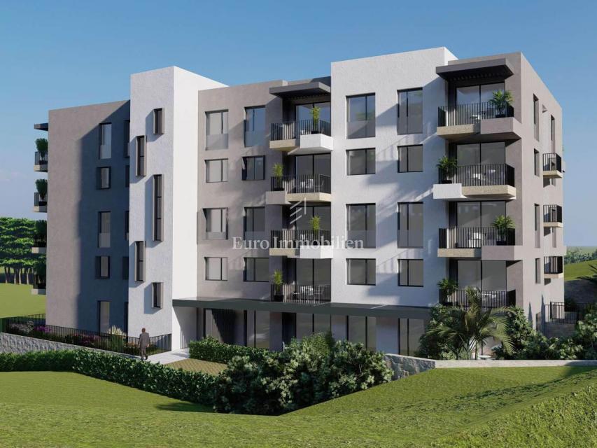 Makarska - nuovo edificio in una posizione attraente