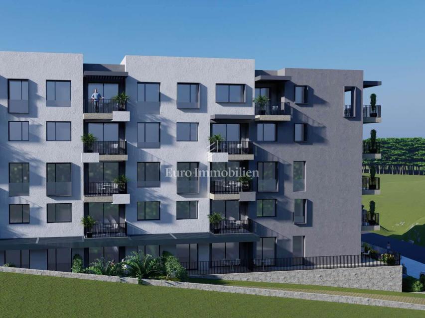 Makarska - nuovo edificio in una posizione attraente
