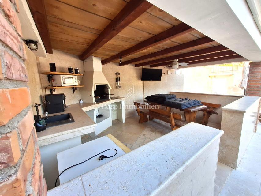 Casa con Piscina in una Zona Tranquilla