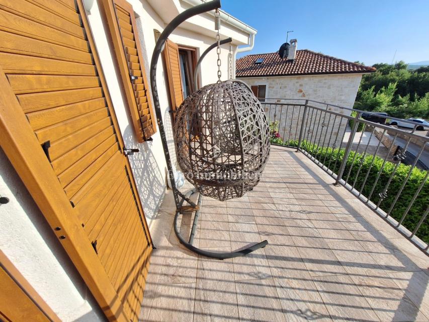 Casa con Piscina in una Zona Tranquilla