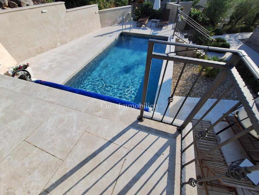 Casa con Piscina in una Zona Tranquilla