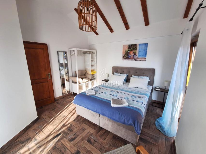 Casa con Piscina in una Zona Tranquilla